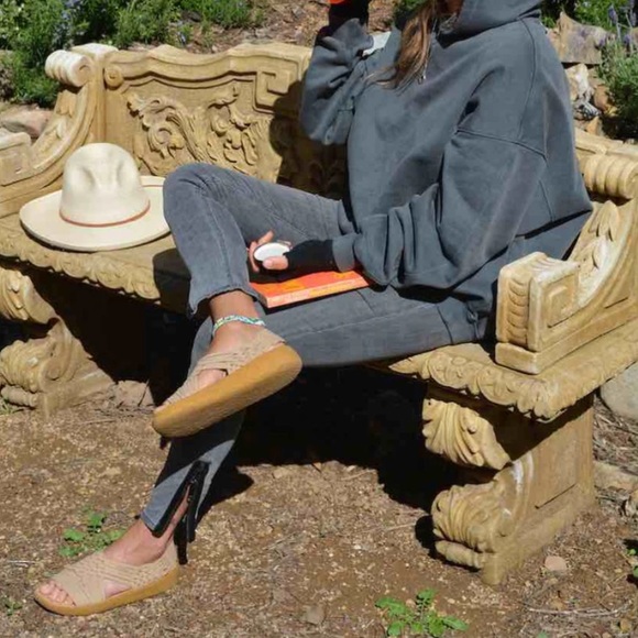 NWT Malibu Canyon Sandals - Picture 1 of 9